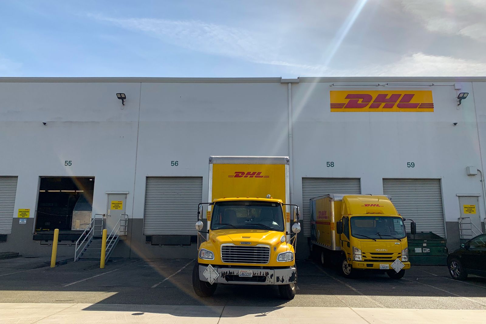 How a DHL center in Seattle moves 4,000 packages daily